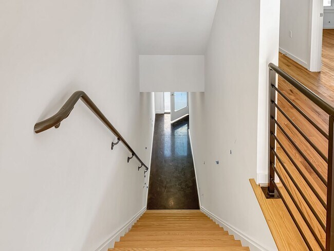Building Photo - Gorgeous 3 Bed, 2 Bathroom in Manchester A...