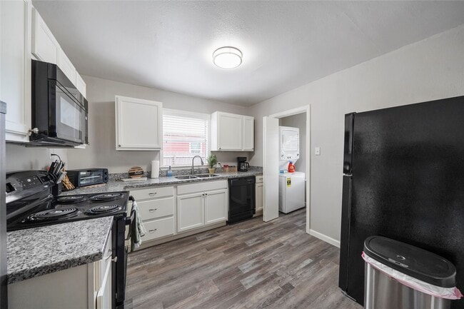 Building Photo - 2111 8th Ave N