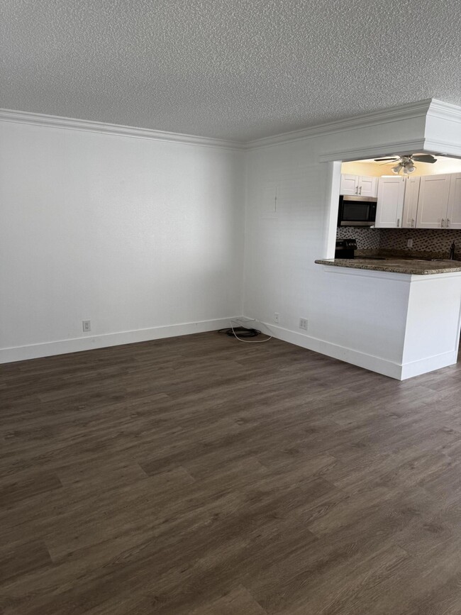 Building Photo - 103 Saxony C