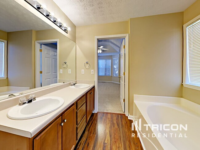 Building Photo - 78 Paradise Ln