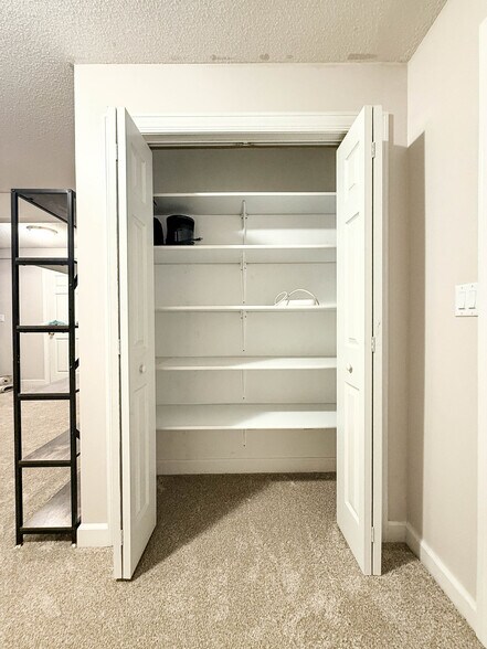 Building Photo - 1702 Garrison Pl