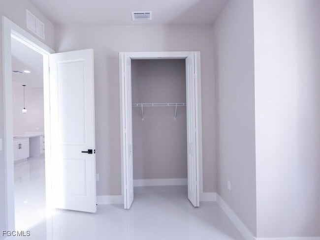 Building Photo - 219 Greenbriar Blvd