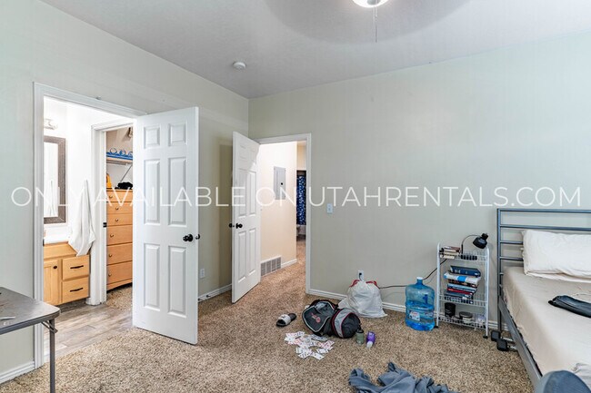 Building Photo - 331 Belmont Pl