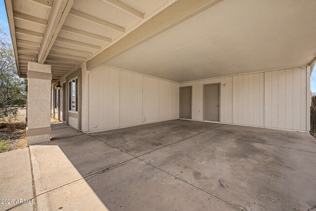 Building Photo - 932 W Libra Dr
