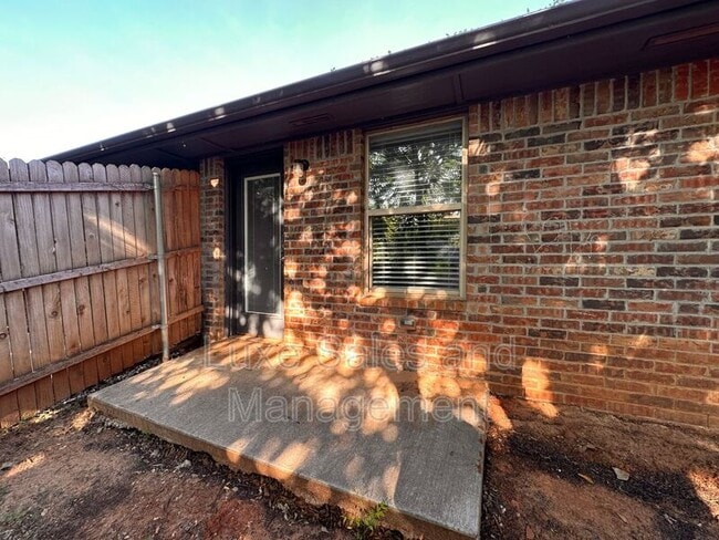 Building Photo - 1840 Casitas Cir