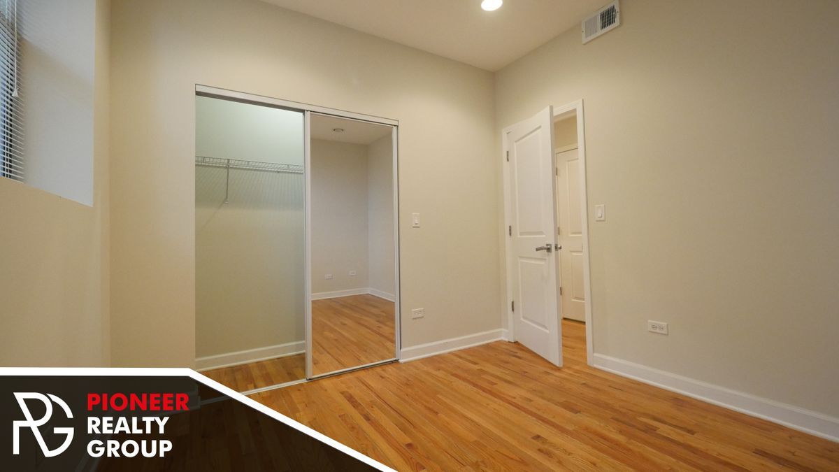 Building Photo - 4759 N Maplewood Ave