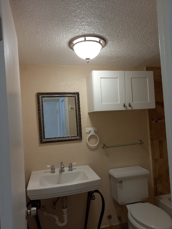 Building Photo - 16 ave 43 Pl