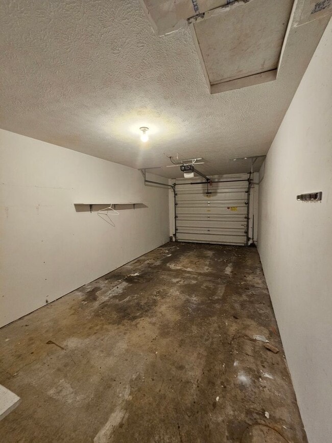 Building Photo - 4424 Lovers Ln