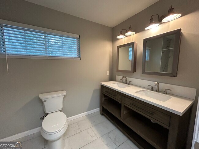 Building Photo - 3 Indianola Dr