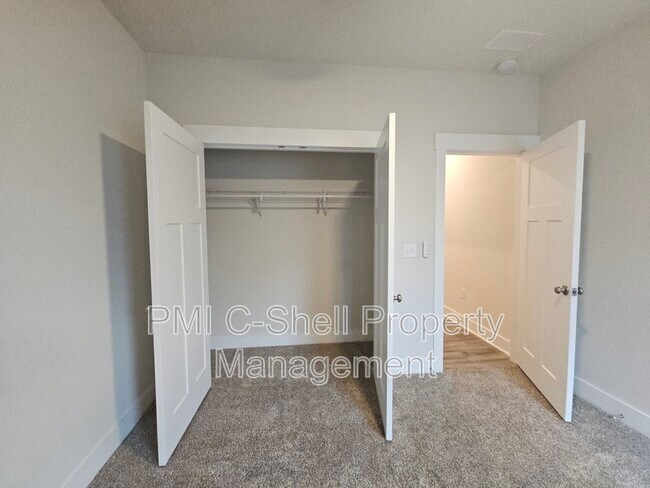 Building Photo - 6047 Twenty One Oaks Dr