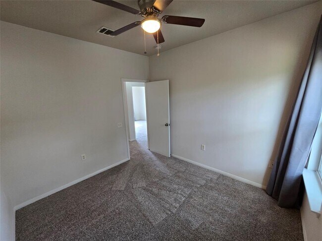 Building Photo - 1604 Singleton Ave