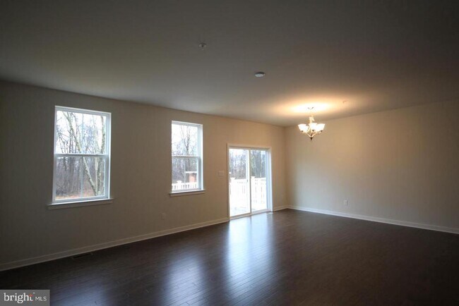 Building Photo - 111 Wynstone Ct
