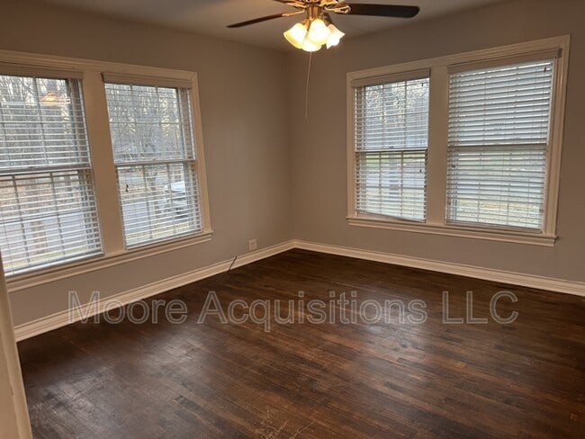 Building Photo - 901 W Brockett St