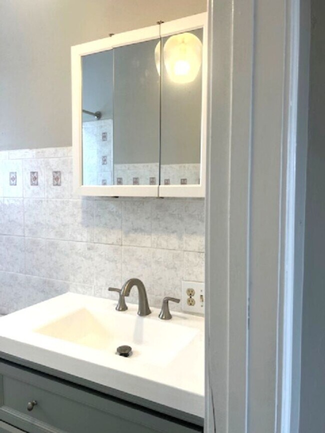 Building Photo - 35 Gloucester St