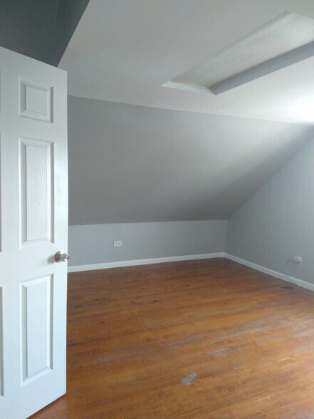 Building Photo - 2407 S Drake Ave