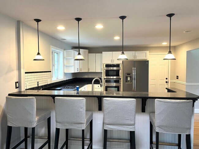 Building Photo - Rare Find Single Family Home in South Port...