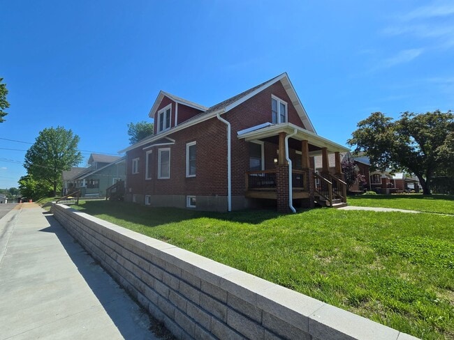 Building Photo - Charming 4BR/2.5BA Home in Historic Washington, MO - Walk to the Riverfront!