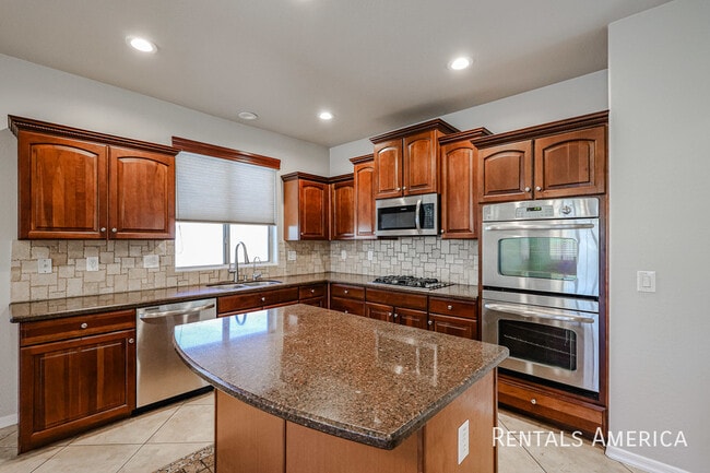 Building Photo - 3173 E Canyon Way