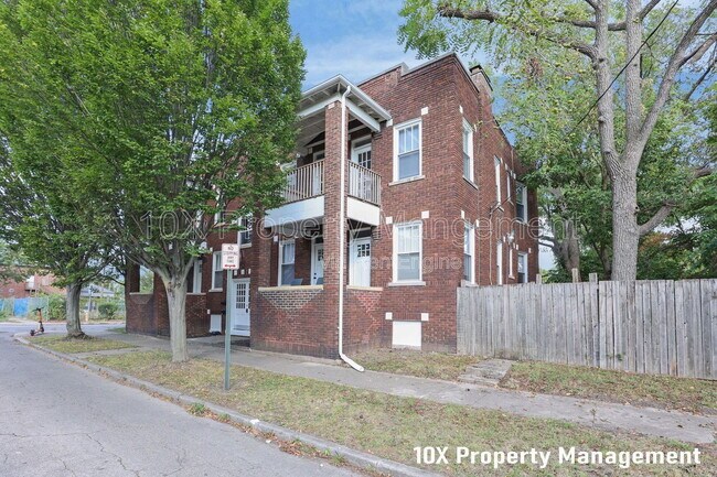 Building Photo - 382 Carpenter St