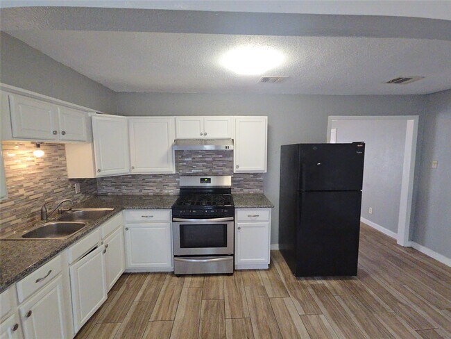 Building Photo - 5115 Balkin St