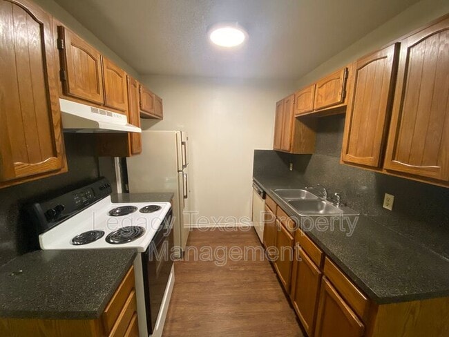 Building Photo - 1412 Courtney Pl