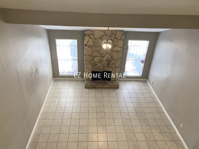 Building Photo - Welcome To Your Well-Maintained 1 Bedroom,...