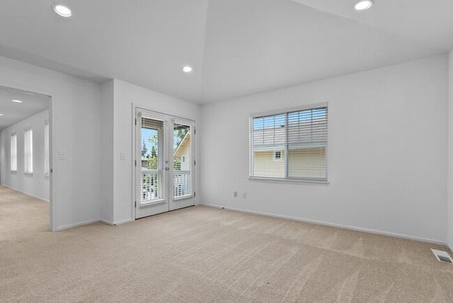 Building Photo - Immaculate Redmond Ridge Air-Conditioned B...