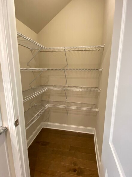 Building Photo - 2844 Weyhill Trl