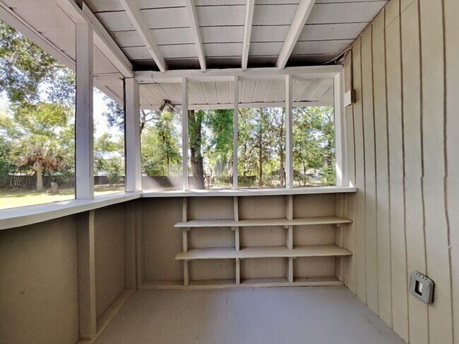 Building Photo - 5950 El Morro Dr S