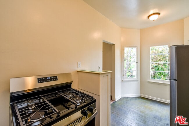 Building Photo - 803 Croft Ave