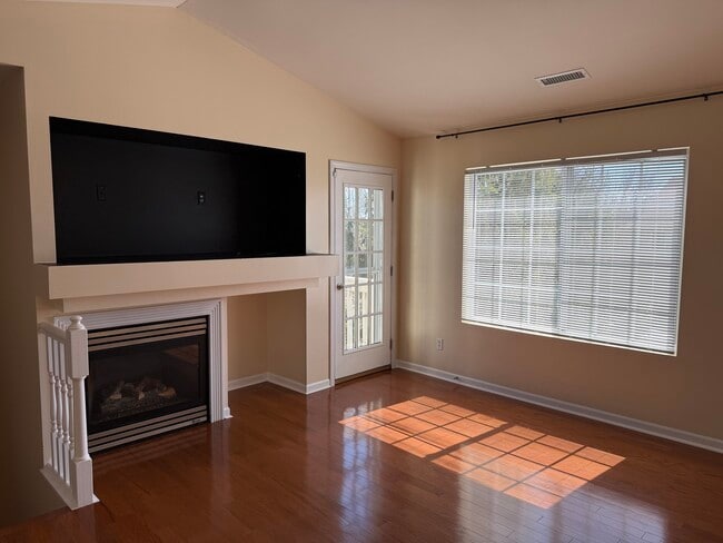 Building Photo - 6538 Commonwealth Dr