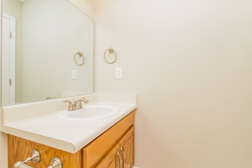 Building Photo - 9010 Lomond Dr