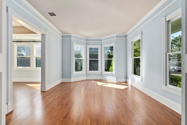 Building Photo - 1119 Belleaire Cir