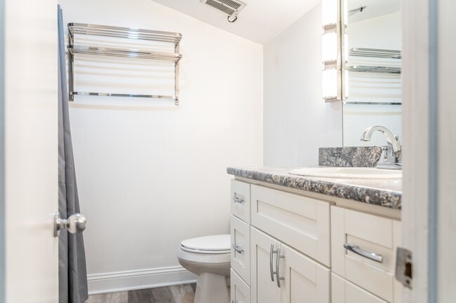 Building Photo - 109 Mallard Cove