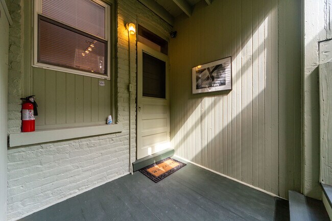Building Photo - 2037 W Estes Ave