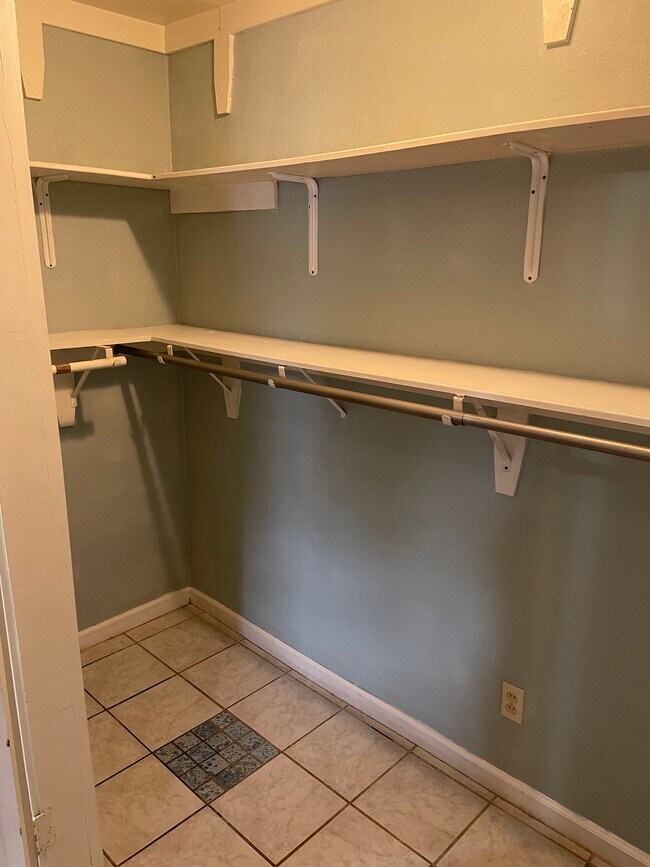 Building Photo - 3815 N California St