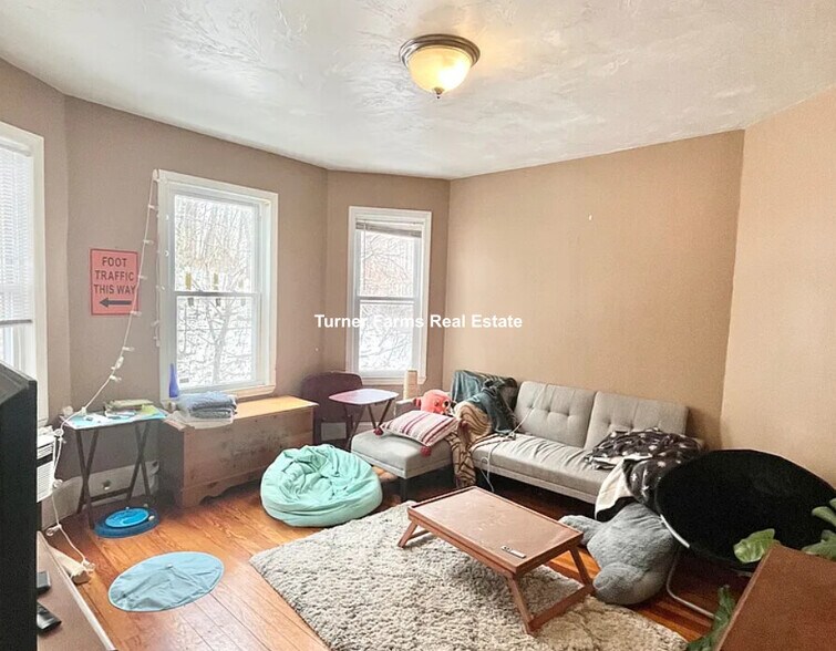Primary Photo - 32 Fisher Ave