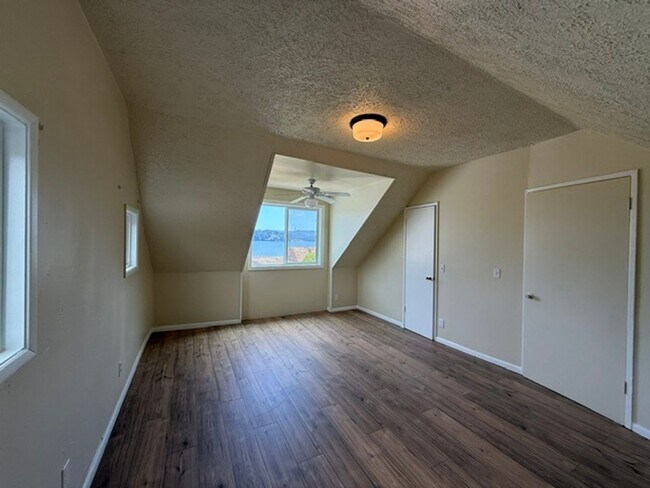 Building Photo - 1524 Sheridan Ave