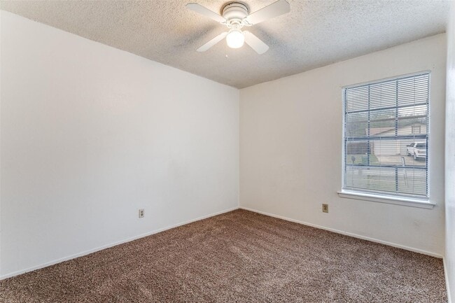 Building Photo - Watauga 3 bed / 2 bath home/ 2 car garage home for $1750.00/month