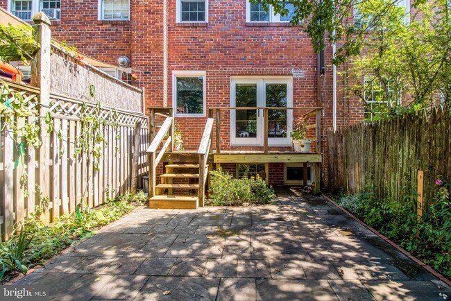 Building Photo - 2224 Observatory Pl NW
