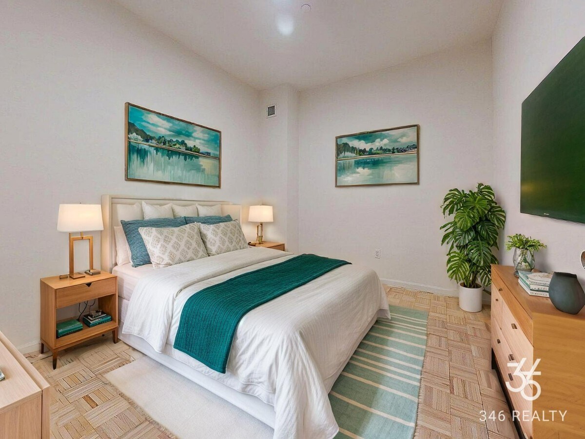 Building Photo - Washington Street