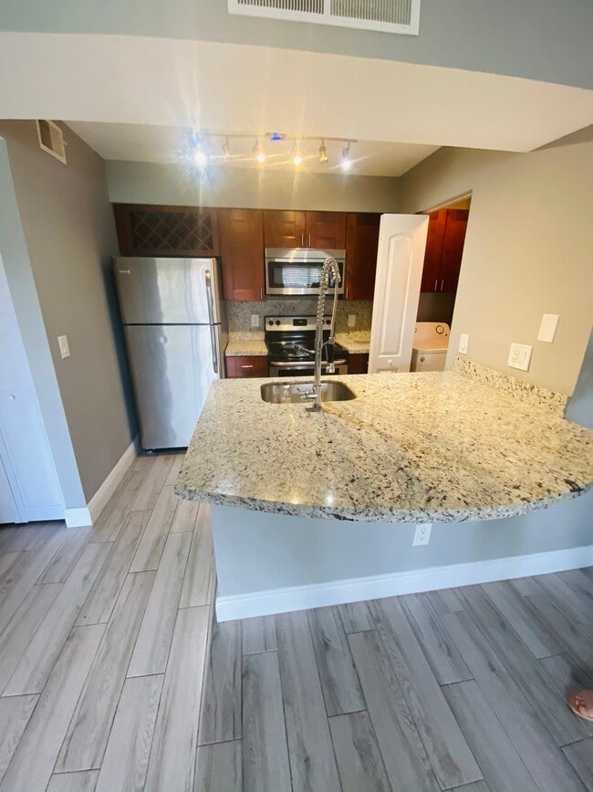 Building Photo - 1239 SW 46th Ave