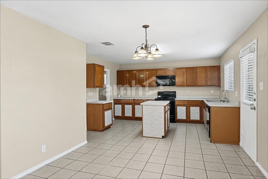 Building Photo - 723 Rodeo Ranch