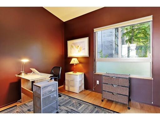 Building Photo - Modern 2 Bed + Den Madison Valley Townhouse!