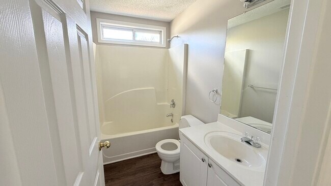 Building Photo - 4BR Home with High Ceilings & Main-Level Suite In Hillgrove District