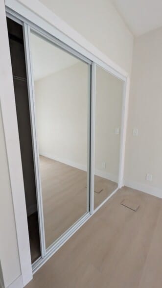 Self closing closets - 102 Loma Vista Ct