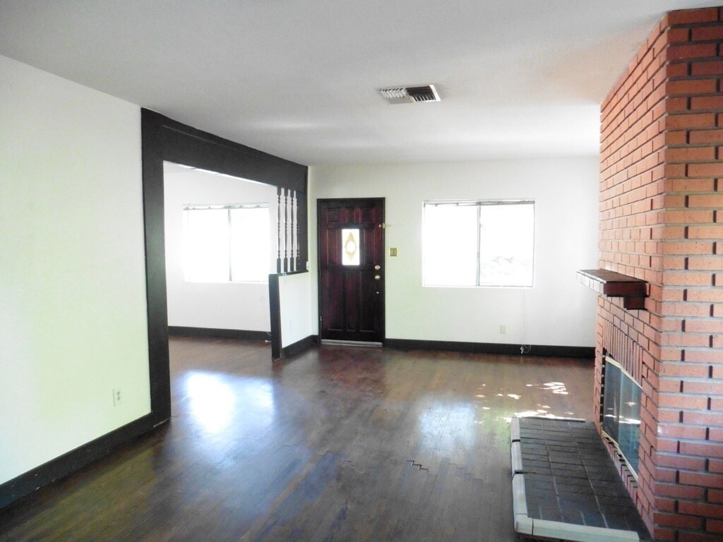 Building Photo - 5723 Stansbury Ave
