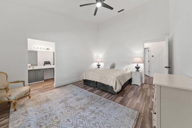 Building Photo - 465 Goldenwood Way