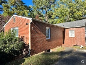 Building Photo - Studio available in the City of Williamsbu...