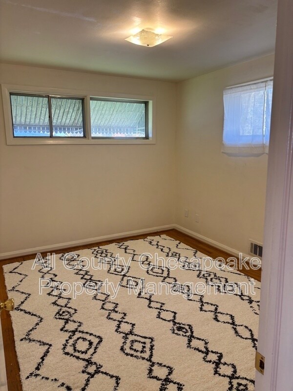 Building Photo - 6206 Scranton Rd